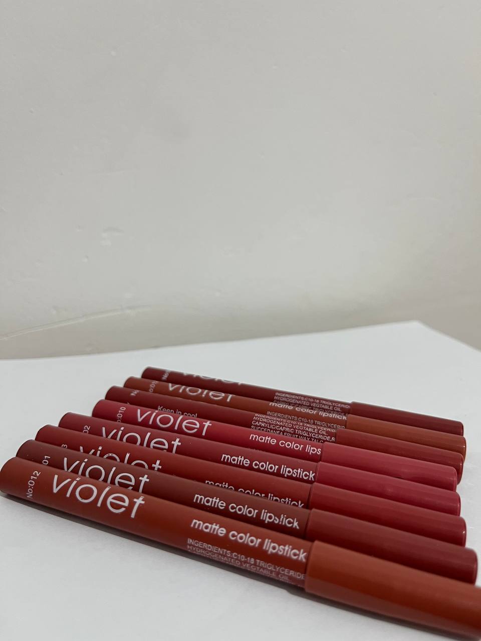 رژ مدادی violet در ۱۲ رنگ متنوع با پیگمنت بالا